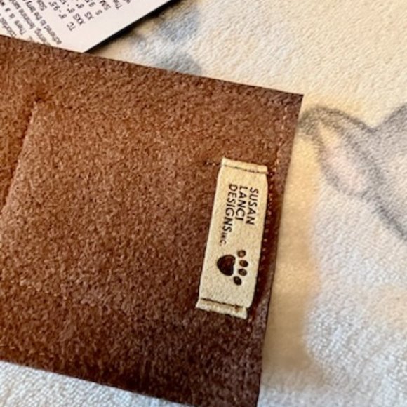 Susan Lanci Wizzer in Hide S/M - Picture 8 of 9